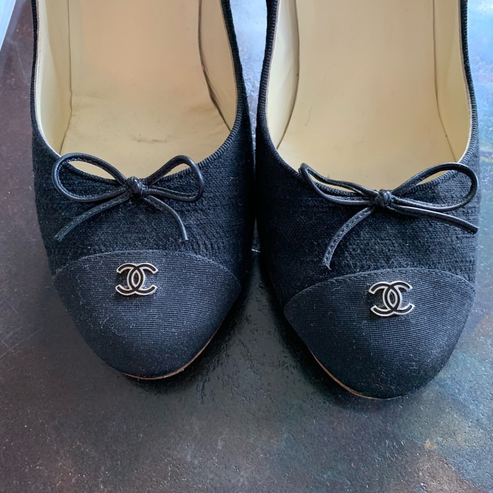 Chanel pumps! Excellent condition!